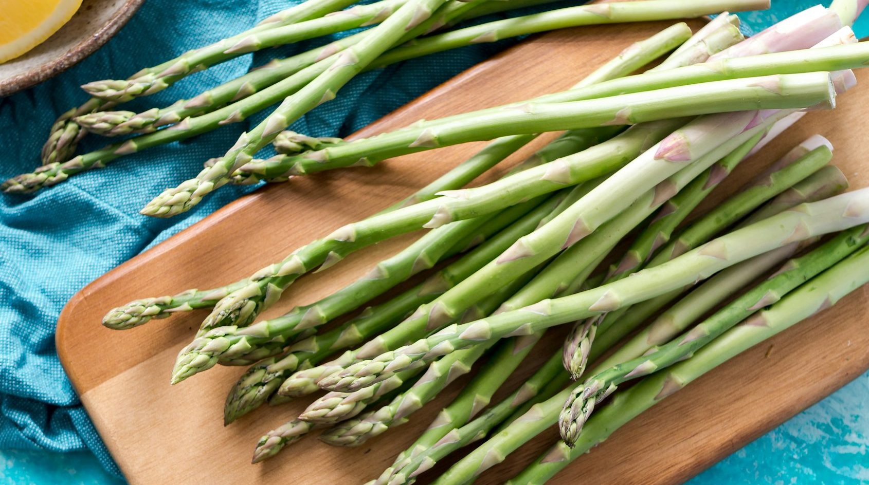 Asparagus on cutting board